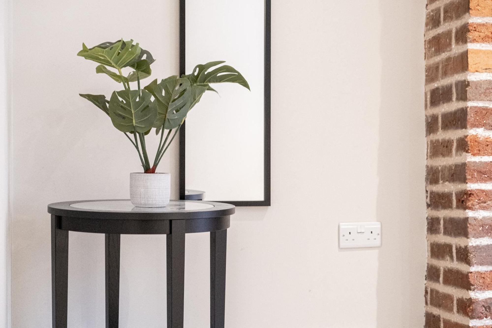 버밍엄 Osbourne House Pink 2 Bed, 2 And Half Bath 아파트 외부 사진