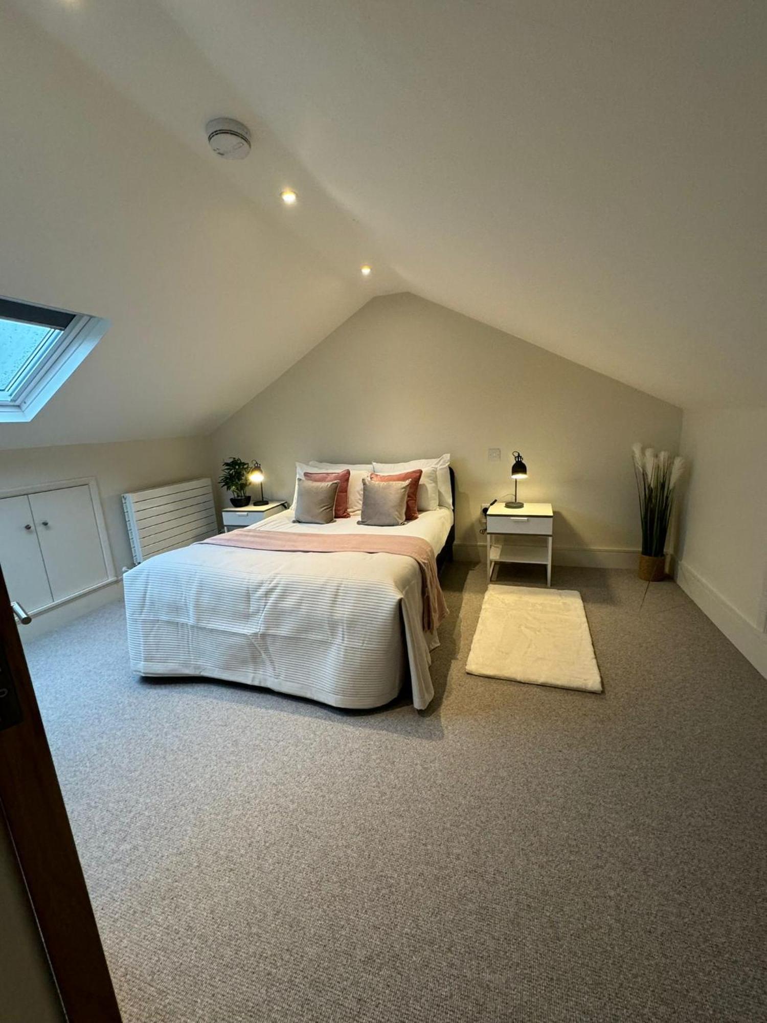 버밍엄 Osbourne House Pink 2 Bed, 2 And Half Bath 아파트 외부 사진