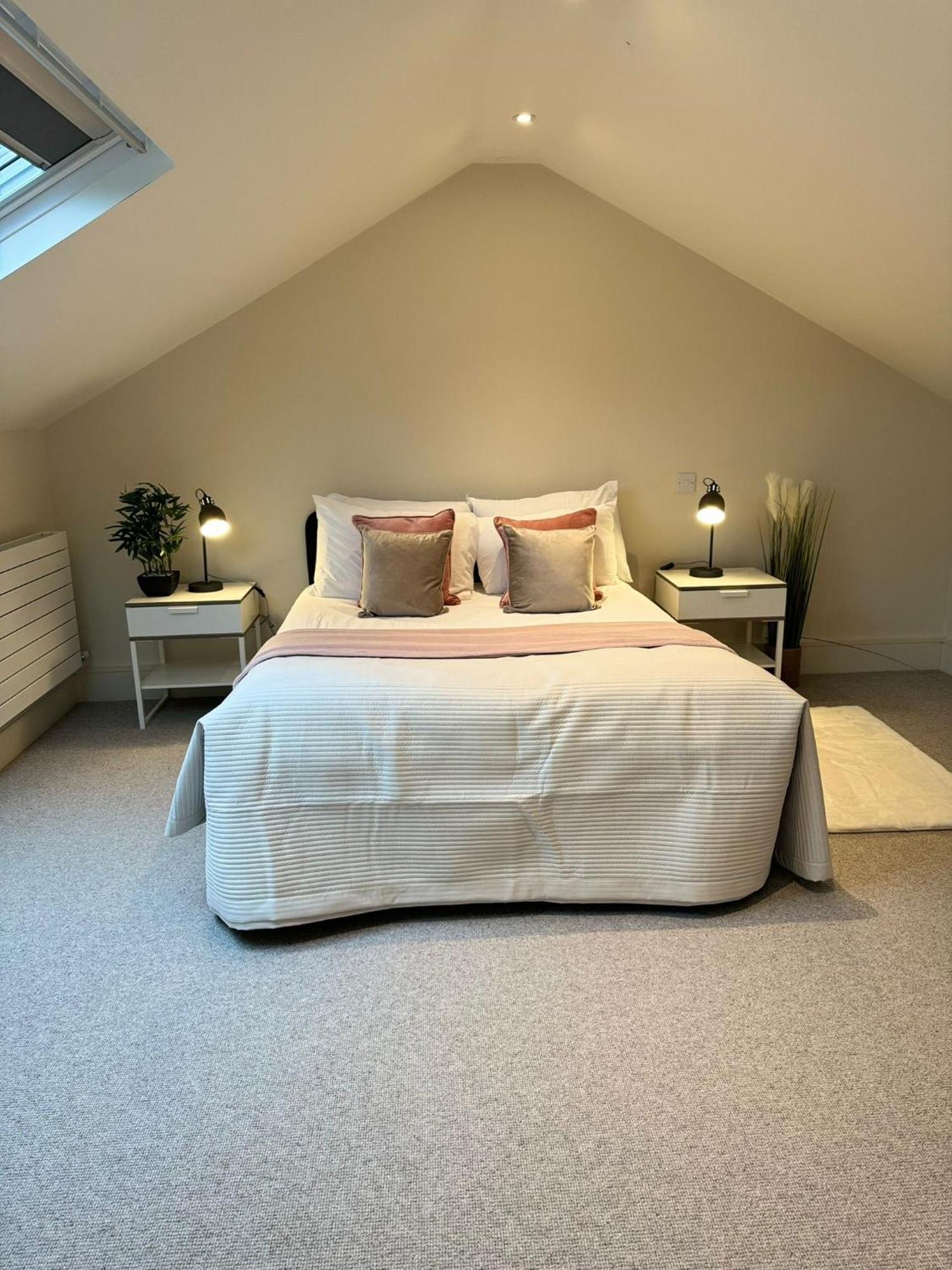 버밍엄 Osbourne House Pink 2 Bed, 2 And Half Bath 아파트 외부 사진