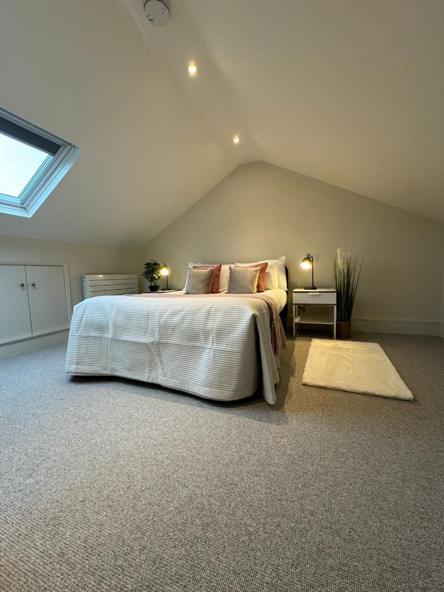 버밍엄 Osbourne House Pink 2 Bed, 2 And Half Bath 아파트 외부 사진