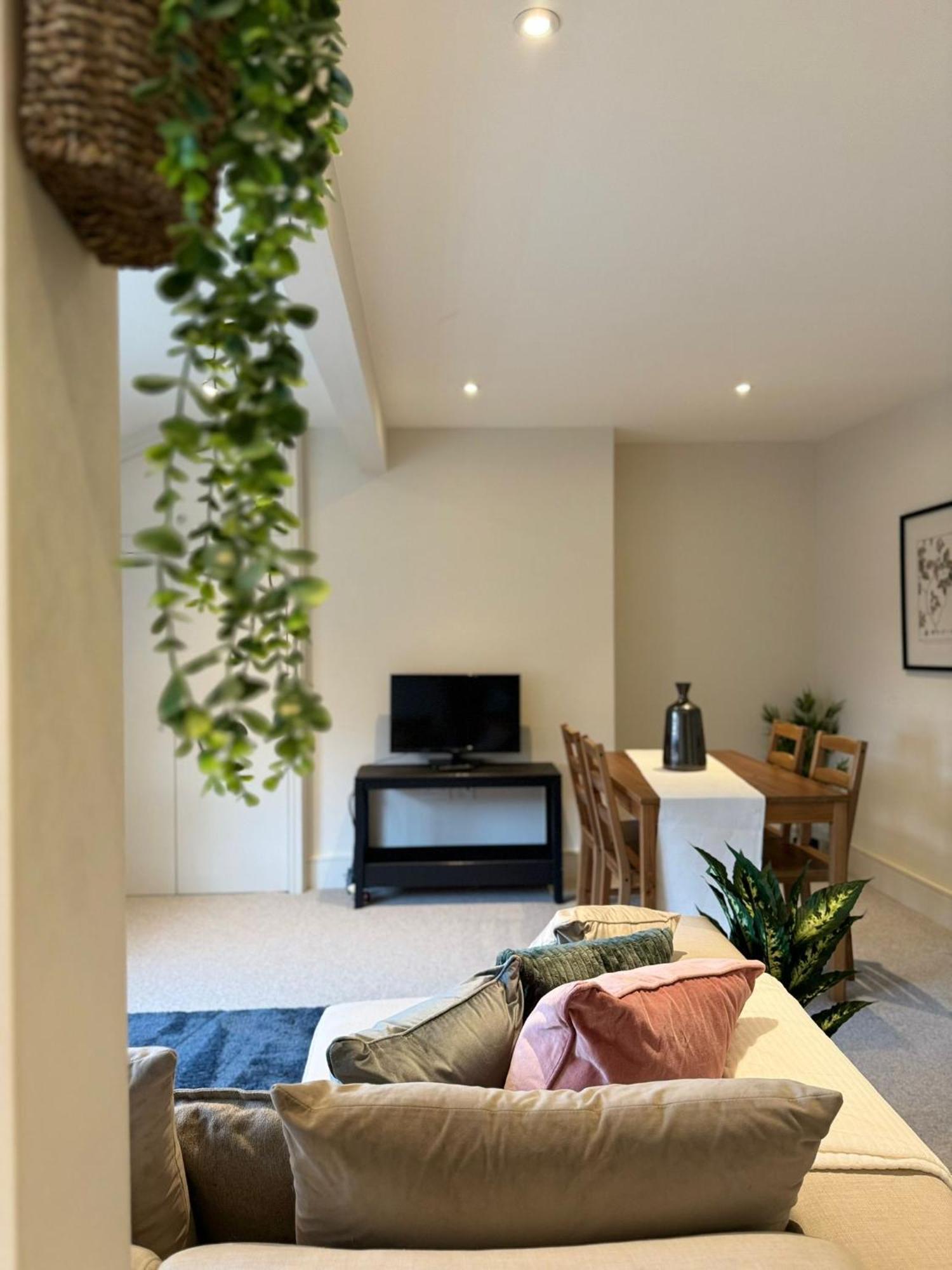 버밍엄 Osbourne House Pink 2 Bed, 2 And Half Bath 아파트 외부 사진