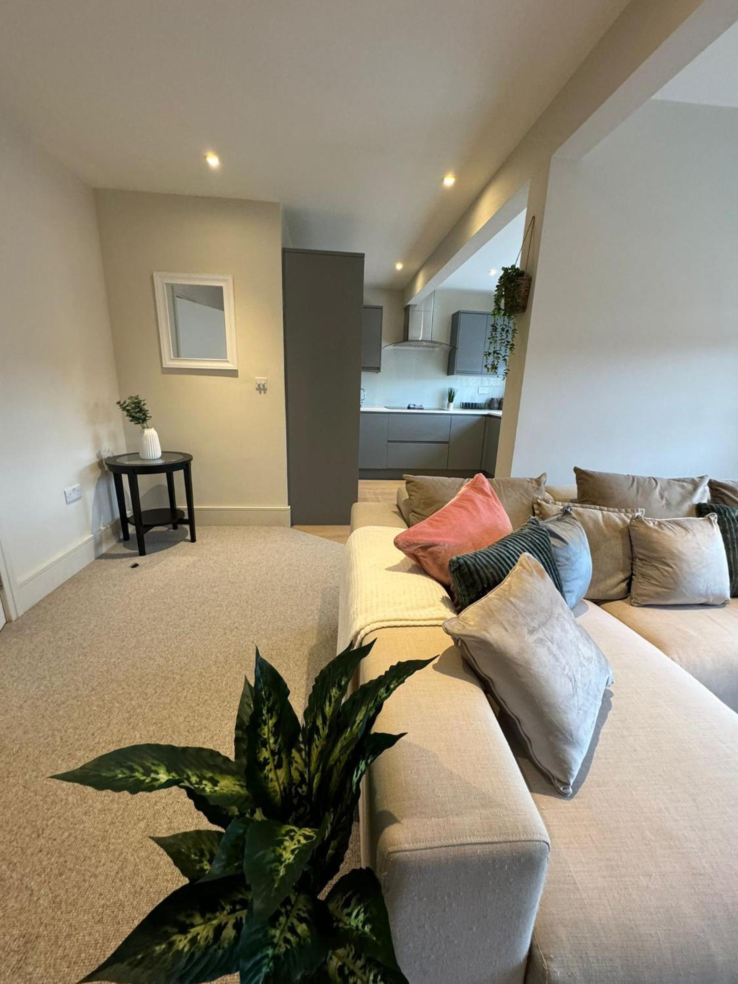 버밍엄 Osbourne House Pink 2 Bed, 2 And Half Bath 아파트 외부 사진