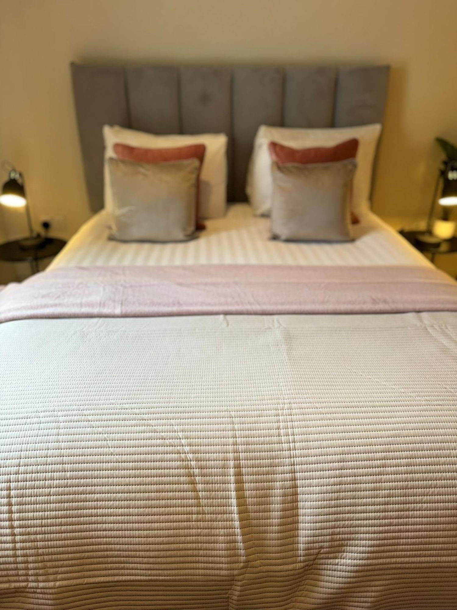 버밍엄 Osbourne House Pink 2 Bed, 2 And Half Bath 아파트 외부 사진