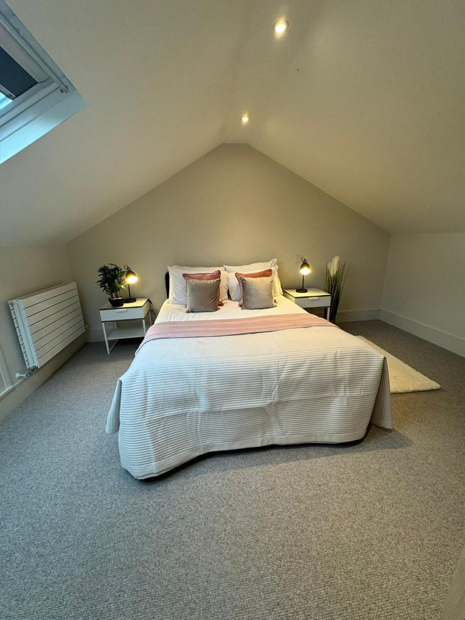 버밍엄 Osbourne House Pink 2 Bed, 2 And Half Bath 아파트 외부 사진