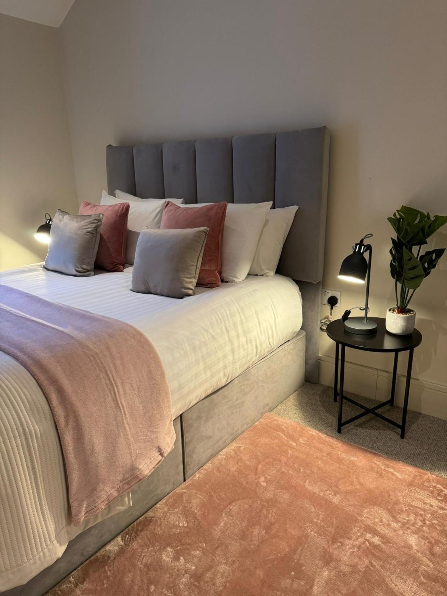 버밍엄 Osbourne House Pink 2 Bed, 2 And Half Bath 아파트 외부 사진