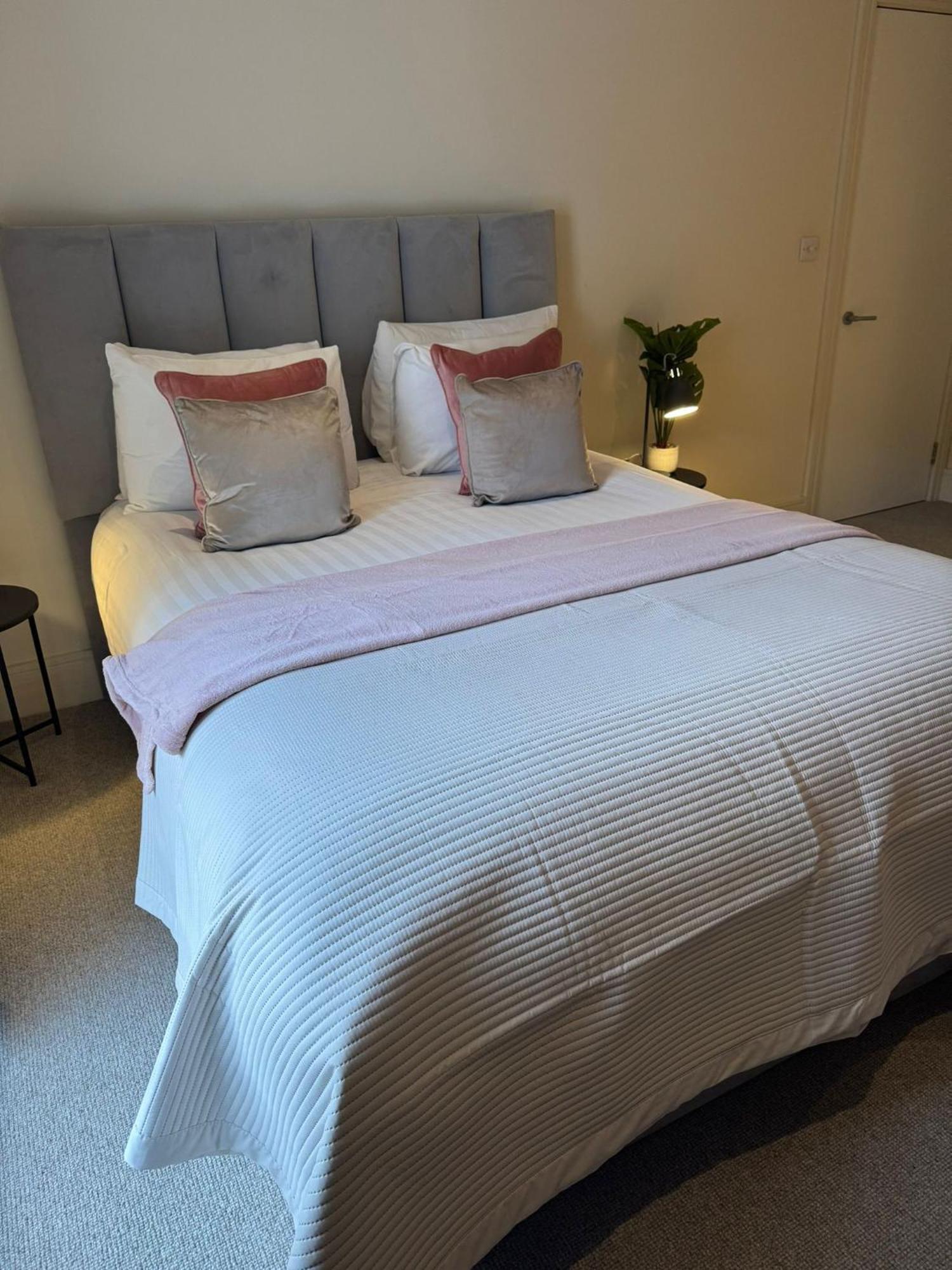 버밍엄 Osbourne House Pink 2 Bed, 2 And Half Bath 아파트 외부 사진