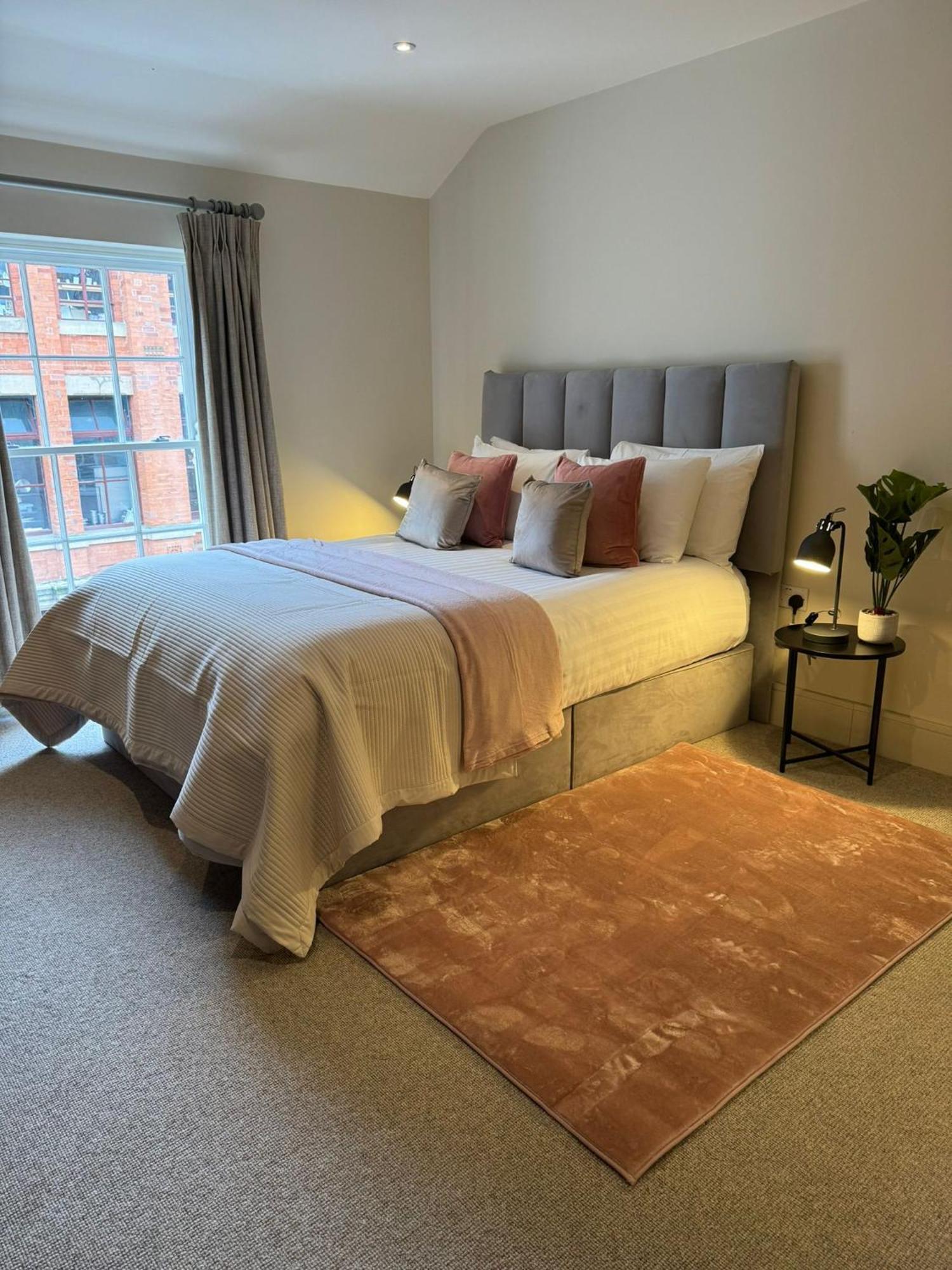 버밍엄 Osbourne House Pink 2 Bed, 2 And Half Bath 아파트 외부 사진